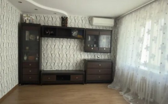 3-комнатная квартира () - улица за